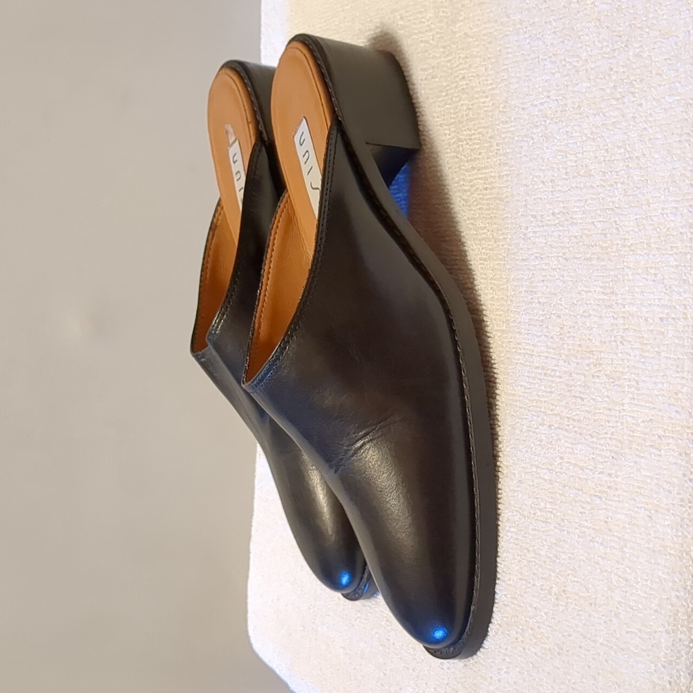 Unisa Classic Black Leather Clogs